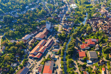 Vue aérienne de BAG - Raiffeisen - eG Entrepôt agricole au bord de la Tauber à Creglingen dans le département Bade-Wurtemberg, Allemagne