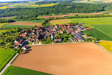 Photographie aérienne de Quartier d'Erdbach avec l'élevage de chevaux et le centre équestre Ponyhof Erdbach Fjord à le quartier Schön in Creglingen dans le département Bade-Wurtemberg, Allemagne