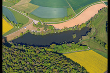 Vue aérienne de Lac Nassau à le quartier Nassau in Weikersheim dans le département Bade-Wurtemberg, Allemagne