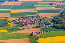 Vue aérienne de Vue matinale depuis le sud à le quartier Bernsfelden in Igersheim dans le département Bade-Wurtemberg, Allemagne