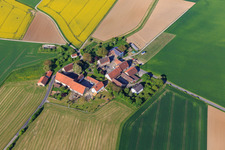 Vue aérienne de Quartier de Bowiesen avec la chapelle Bowiesen et Our Johannshof à le quartier Neubronn in Igersheim dans le département Bade-Wurtemberg, Allemagne