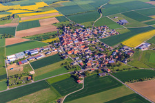 Vue aérienne de Vue d'ensemble du village le matin depuis le sud à le quartier Vilchband in Wittighausen dans le département Bade-Wurtemberg, Allemagne