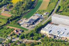 Vue aérienne de Refresco Deutschland GmbH et Autoservice Feuerstein à Grünsfeld dans le département Bade-Wurtemberg, Allemagne