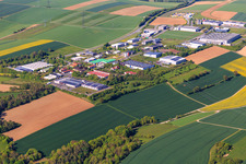 Vue aérienne de Zone industrielle de Waltersberg à Grünsfeld dans le département Bade-Wurtemberg, Allemagne