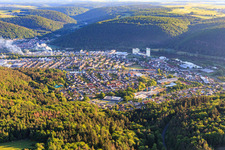 Vue aérienne de Vue du sud dans une boucle du Main à le quartier Bestenheid in Wertheim dans le département Bade-Wurtemberg, Allemagne