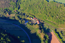 Vue aérienne de Moulin de Teilbach sur la Tauber à le quartier Waldenhausen in Wertheim dans le département Bade-Wurtemberg, Allemagne
