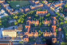 Vue aérienne de Hôpital municipal, bâtiments C et B à le quartier Nordweststadt in Karlsruhe dans le département Bade-Wurtemberg, Allemagne