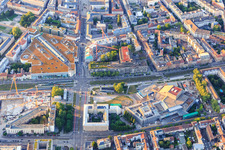 Vue aérienne de Chantier pour la rénovation du Badisches Staatstheater sur la Baumeisterstraße à le quartier Südweststadt in Karlsruhe dans le département Bade-Wurtemberg, Allemagne