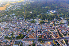 Vue aérienne de Vue d'ensemble de la ville depuis le sud avec la Kriegstraße et la Karl-Friedrich-Straße jusqu'au château à le quartier Innenstadt-West in Karlsruhe dans le département Bade-Wurtemberg, Allemagne