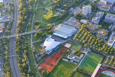 Vue aérienne de Mont Klotz, Europabad Karlsruhe et Europahalle à le quartier Südweststadt in Karlsruhe dans le département Bade-Wurtemberg, Allemagne