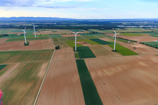 Parc éolien Minfeld à Minfeld dans le département Rhénanie-Palatinat, Allemagne hors des airs