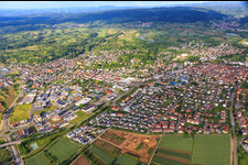 Vue aérienne de Vue d'ensemble de la ville depuis l'ouest à Ettenheim dans le département Bade-Wurtemberg, Allemagne
