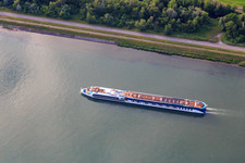 Vue aérienne de Bateau à vapeur sur le Rhin à Rhinau dans le département Bas Rhin, France