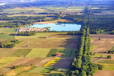 Vue aérienne de Lac de gravier des Ballastières Werny SAS à Marckolsheim dans le département Bas Rhin, France