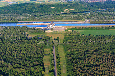 Vue aérienne de Route vers l'écluse du Rhin avec la centrale hydroélectrique Marckolsheim d'EDF à Marckolsheim dans le département Bas Rhin, France