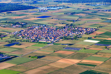 Vue aérienne de Vue du village depuis le sud-ouest à Forchheim dans le département Bade-Wurtemberg, Allemagne