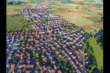 Vue aérienne de Vue d'ensemble du village depuis le nord-est à le quartier Lörch in Sexau dans le département Bade-Wurtemberg, Allemagne