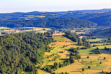 Vue aérienne de Ruines de la forteresse de Hochburg près d'Emmendingen depuis le sud à le quartier Eberbächle in Sexau dans le département Bade-Wurtemberg, Allemagne