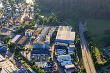 Vue aérienne de Zone industrielle avec SICK AG à Waldkirch dans le département Bade-Wurtemberg, Allemagne