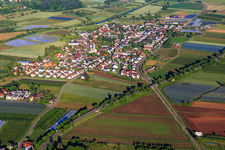 Vue aérienne de Vue du village depuis l'est à le quartier Buchholz in Waldkirch dans le département Bade-Wurtemberg, Allemagne