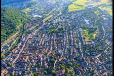 Vue aérienne de Centre-ville vu du sud-ouest à Waldkirch dans le département Bade-Wurtemberg, Allemagne