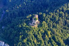 Vue aérienne de Ruines de Kastelburg à Waldkirch dans le département Bade-Wurtemberg, Allemagne