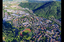 Vue aérienne de Vue d'ensemble de la ville depuis l'est à Waldkirch dans le département Bade-Wurtemberg, Allemagne