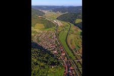Vue aérienne de Vue de la ville depuis le nord-est à Hausach dans le département Bade-Wurtemberg, Allemagne