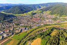 Vue aérienne de Vue de la ville depuis le nord à Haslach im Kinzigtal dans le département Bade-Wurtemberg, Allemagne