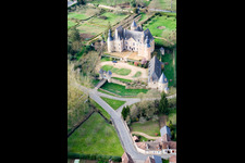 Vue aérienne de Sarthe, Semure en Vallon, Le Château à Semur-en-Vallon dans le département Sarthe, France