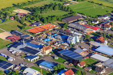 Vue aérienne de Zone industrielle de Schochenwinkel avec Bergmann Elektrosysteme GmbH, Koch - Voegele GmbH et BST Rinklin GmbH à Bahlingen am Kaiserstuhl dans le département Bade-Wurtemberg, Allemagne