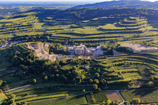 Vue aérienne de Carrière Bötzingen de HANS G. HAURI KG Mineralstoffwerke à le quartier Oberschaffhausen in Bötzingen dans le département Bade-Wurtemberg, Allemagne