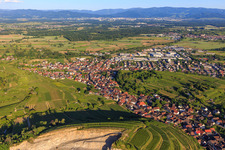 Vue aérienne de Vue du nord à le quartier Oberschaffhausen in Bötzingen dans le département Bade-Wurtemberg, Allemagne
