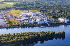Vue aérienne de Zone industrielle et portuaire avec installations industrielles sur le Rhin appartenant à Jungbunzlauer SA et TEREOS Starch & Sweeteners Europe à Marckolsheim dans le département Bas Rhin, France