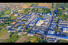 Vue aérienne de Zone industrielle de Tullastraße avec BELLE AG, HBW5 DSHT et Lithonplus GmbH & Co. KG à Wyhl am Kaiserstuhl dans le département Bade-Wurtemberg, Allemagne