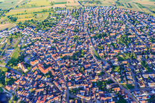 Vue aérienne de Vue d'ensemble de la ville depuis le nord-ouest à Wyhl am Kaiserstuhl dans le département Bade-Wurtemberg, Allemagne
