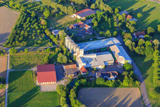 Vue aérienne de Entrepôts et silos de Südgetreide GmbH & Co. Kommanditgesellschaft à Weisweil dans le département Bade-Wurtemberg, Allemagne