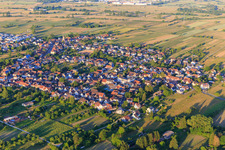Vue aérienne de Vue d'ensemble de la ville depuis l'ouest à le quartier Oberhausen in Rheinhausen dans le département Bade-Wurtemberg, Allemagne