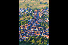 Vue aérienne de De Kirchstraße à St. Ulrich à le quartier Oberhausen in Rheinhausen dans le département Bade-Wurtemberg, Allemagne