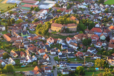 Vue aérienne de Château et église du château Mahlberg à Mahlberg dans le département Bade-Wurtemberg, Allemagne