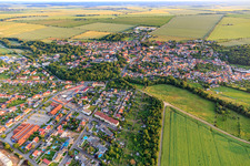 Vue aérienne de Vue d'ensemble de la ville depuis le nord-est à le quartier Hoym in Seeland dans le département Saxe-Anhalt, Allemagne