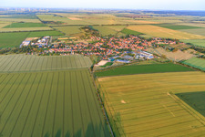 Vue aérienne de Vue de la ville depuis le nord-ouest à le quartier Badeborn in Ballenstedt dans le département Saxe-Anhalt, Allemagne
