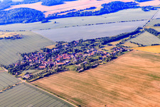Vue aérienne de Vue du village depuis le nord à le quartier Ulzigerode in Arnstein dans le département Saxe-Anhalt, Allemagne