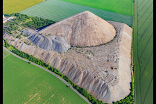 Photographie aérienne de Pyramide du Mansfelder Land - dépôt d'ardoise du sud-est à le quartier Hübitz in Gerbstedt dans le département Saxe-Anhalt, Allemagne