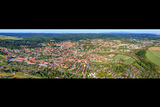 Vue aérienne de Vue panoramique de la ville depuis l'est à Blankenburg dans le département Saxe-Anhalt, Allemagne