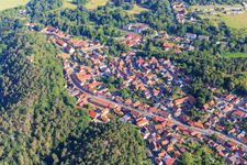 Vue aérienne de Centre-ville avec la Quedlinburger Straße à le quartier Langenstein in Halberstadt dans le département Saxe-Anhalt, Allemagne