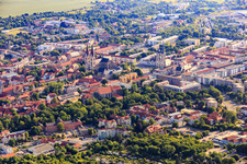 Vue aérienne de Église et cathédrale Saint-Martini et trésor de la cathédrale Halberstadt à le quartier Diocese Halberstadt in Halberstadt dans le département Saxe-Anhalt, Allemagne