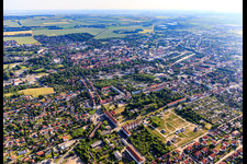 Vue aérienne de Vue d'ensemble de la ville depuis le sud-ouest à le quartier Diocese Halberstadt in Halberstadt dans le département Saxe-Anhalt, Allemagne