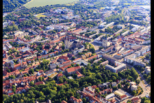 Vue aérienne de Place de la Cathédrale avec l'église Saint-Martini et la cathédrale et le trésor de la cathédrale Halberstadt à le quartier Diocese Halberstadt in Halberstadt dans le département Saxe-Anhalt, Allemagne