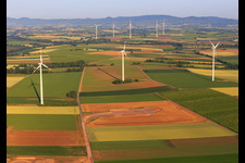 Vue aérienne de Chantier de construction pour le repowering du parc éolien Minfeld à Minfeld dans le département Rhénanie-Palatinat, Allemagne